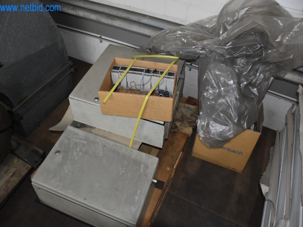 Máquinas, equipos operativos y accesorios de un líder mundial en el mercado de sistemas de tensado de cadenas.-18