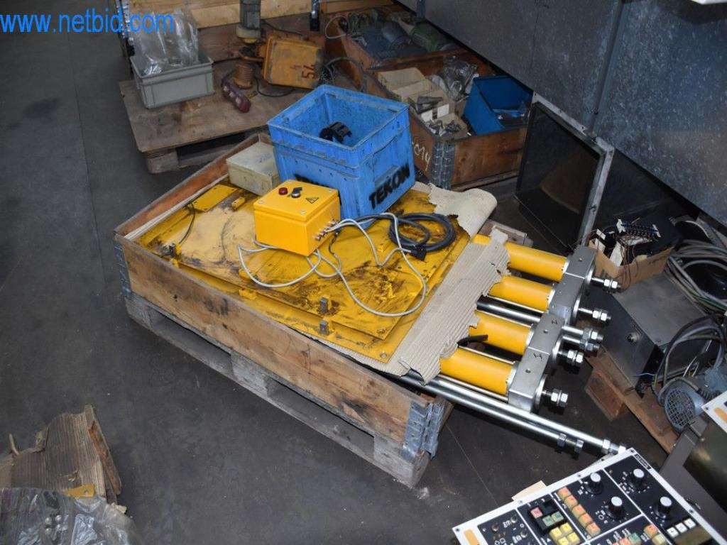 Máquinas, equipos operativos y accesorios de un líder mundial en el mercado de sistemas de tensado de cadenas.-1