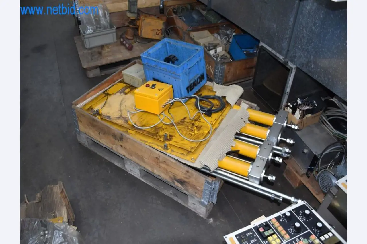 Disponibilização de máquinas, equipamento operacional e acessórios de um líder mundial de mercado para sistemas de tensionamento de correntes-1