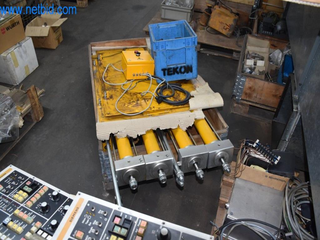 Máquinas, equipos operativos y accesorios de un líder mundial en el mercado de sistemas de tensado de cadenas.-8