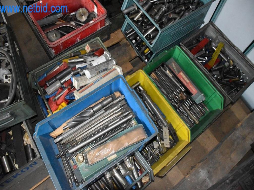 Máquinas, equipos operativos y accesorios de un líder mundial en el mercado de sistemas de tensado de cadenas.-12