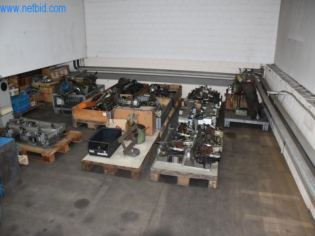 Máquinas, equipos operativos y accesorios de un líder mundial en el mercado de sistemas de tensado de cadenas.-1