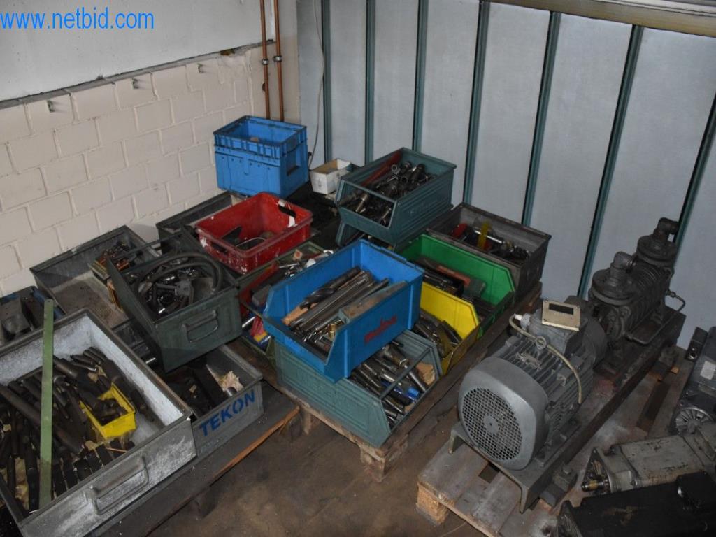 Máquinas, equipos operativos y accesorios de un líder mundial en el mercado de sistemas de tensado de cadenas.-9