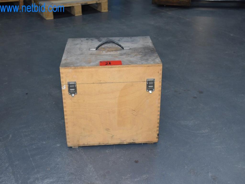 Máquinas, equipos operativos y accesorios de un líder mundial en el mercado de sistemas de tensado de cadenas.-2