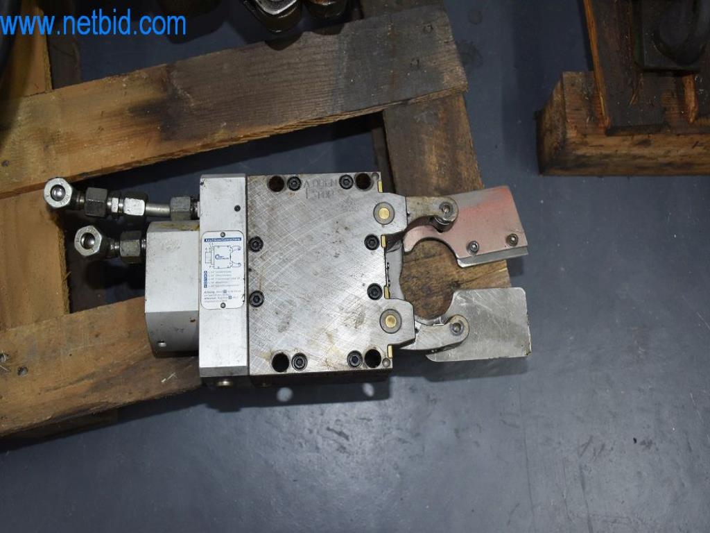 Na voljo so stroji, delovna oprema in dodatki vodilnega svetovnega proizvajalca sistemov za napenjanje verig-5