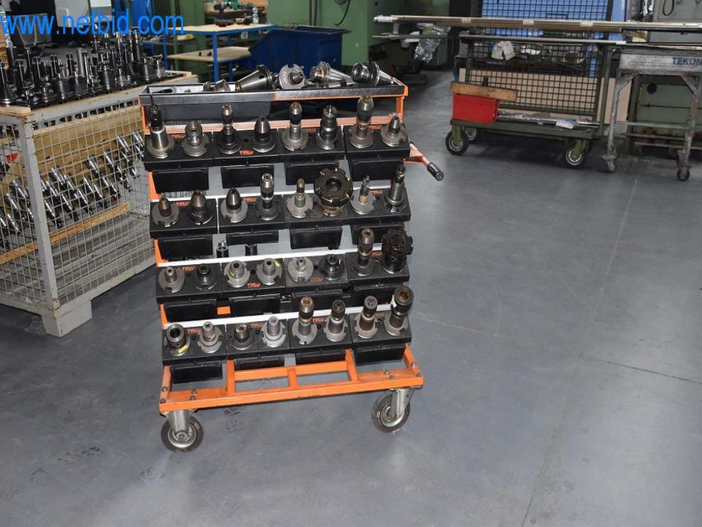 Máquinas, equipos operativos y accesorios de un líder mundial en el mercado de sistemas de tensado de cadenas.-1