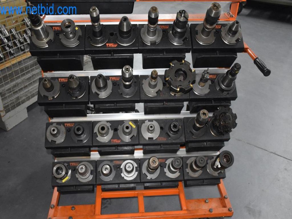 Máquinas, equipos operativos y accesorios de un líder mundial en el mercado de sistemas de tensado de cadenas.-5