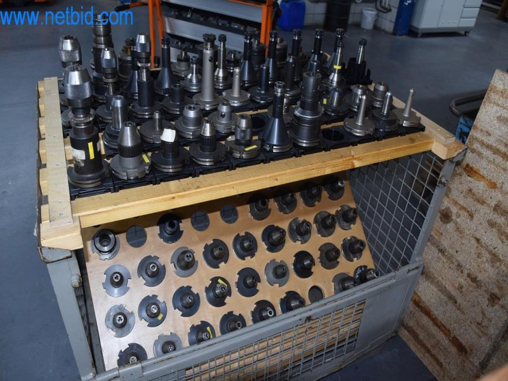 Máquinas, equipos operativos y accesorios de un líder mundial en el mercado de sistemas de tensado de cadenas.-2