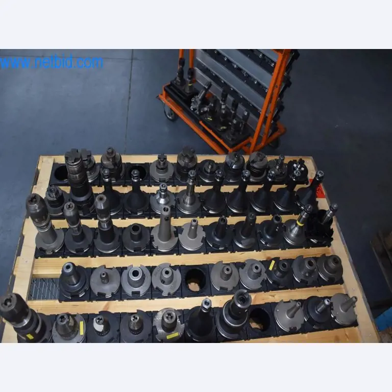 Disponibilização de máquinas, equipamento operacional e acessórios de um líder mundial de mercado para sistemas de tensionamento de correntes-3