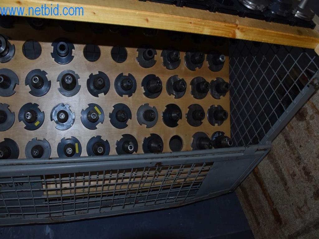 Máquinas, equipos operativos y accesorios de un líder mundial en el mercado de sistemas de tensado de cadenas.-4