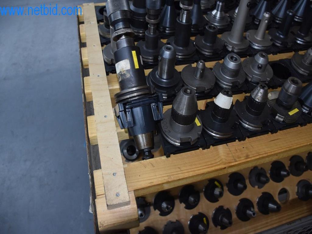 Máquinas, equipos operativos y accesorios de un líder mundial en el mercado de sistemas de tensado de cadenas.-5