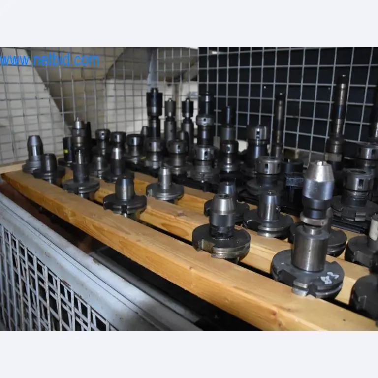 Máquinas, equipos operativos y accesorios de un líder mundial en el mercado de sistemas de tensado de cadenas.-2