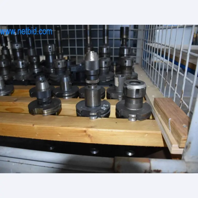 Máquinas, equipos operativos y accesorios de un líder mundial en el mercado de sistemas de tensado de cadenas.-3