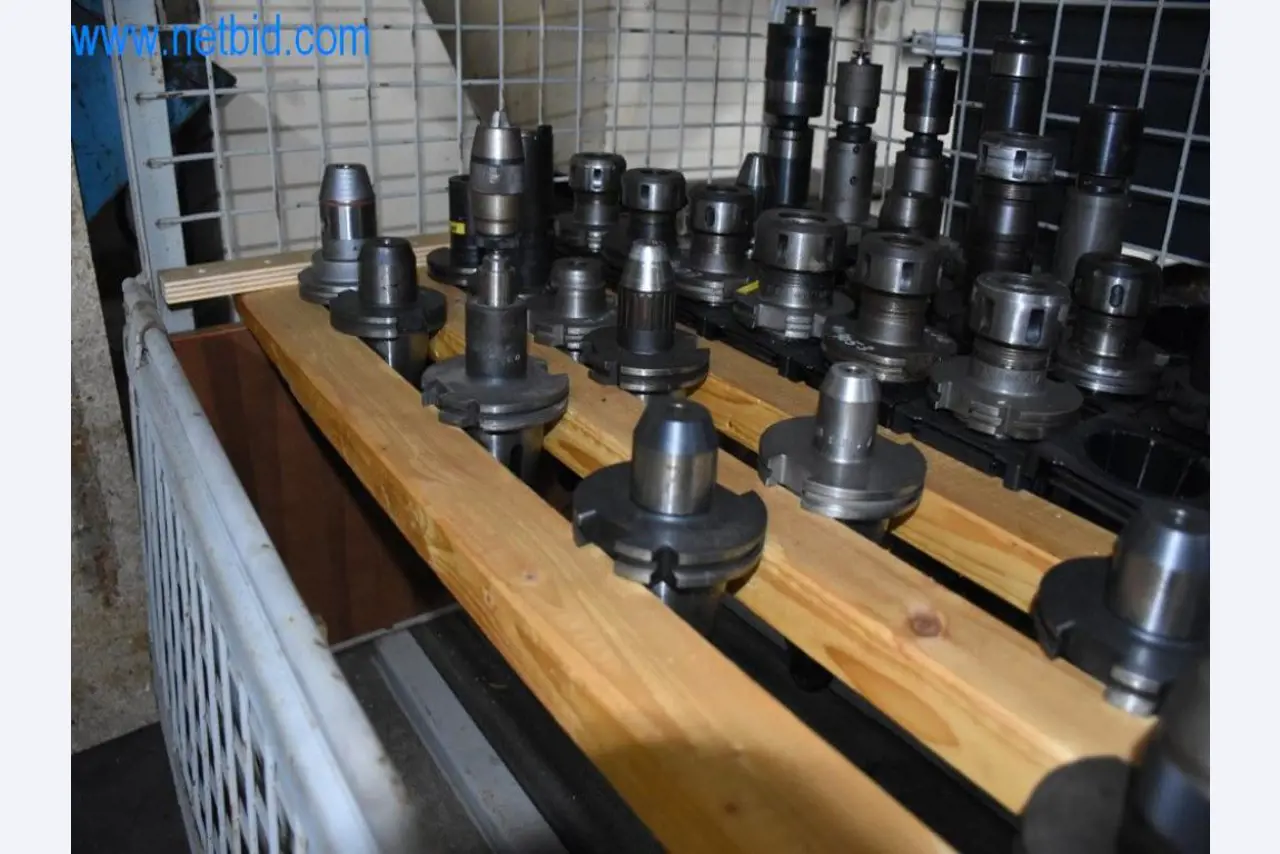 Máquinas, equipos operativos y accesorios de un líder mundial en el mercado de sistemas de tensado de cadenas.-5