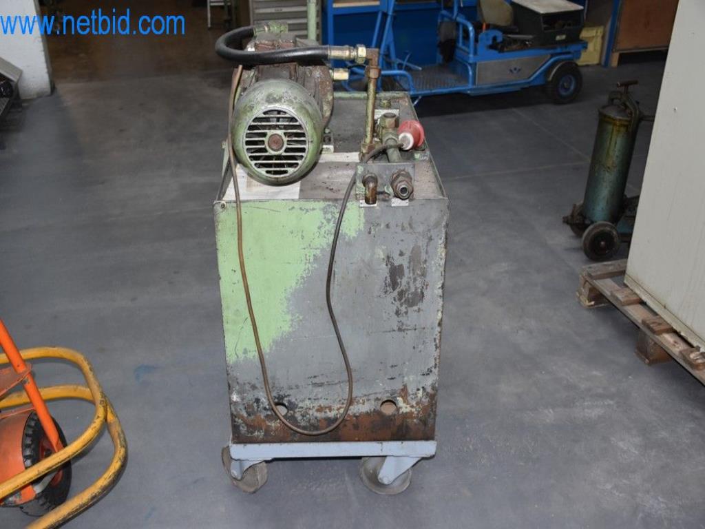 Máquinas, equipos operativos y accesorios de un líder mundial en el mercado de sistemas de tensado de cadenas.-2