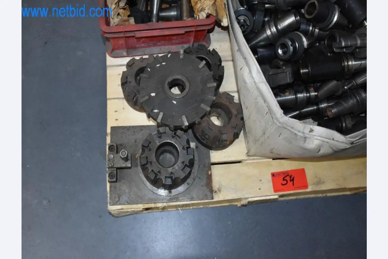 Maszyny, sprzęt operacyjny i akcesoria światowego lidera na rynku systemów napinania łańcuchów stają się dostępne.-3