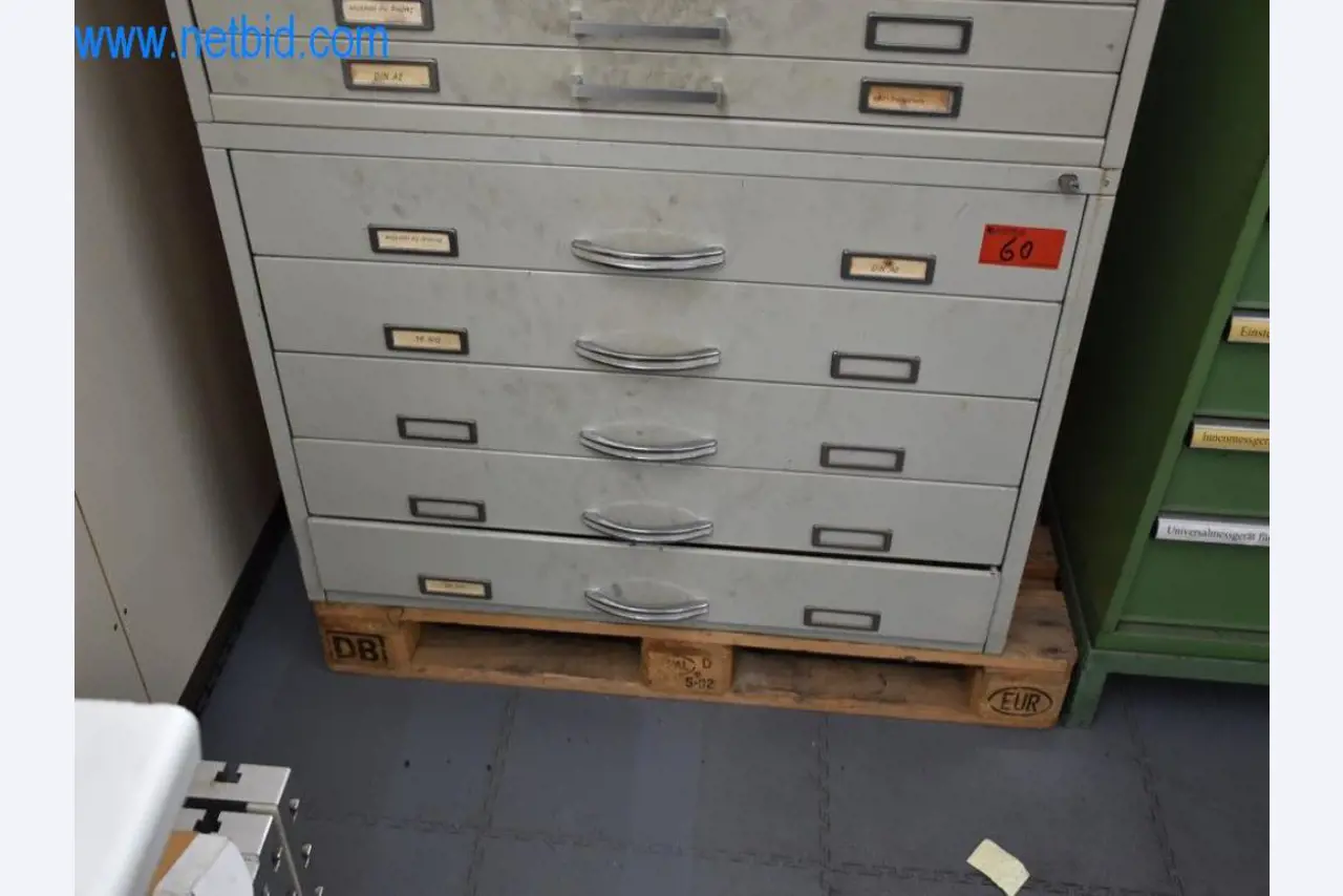 Máquinas, equipos operativos y accesorios de un líder mundial en el mercado de sistemas de tensado de cadenas.-1