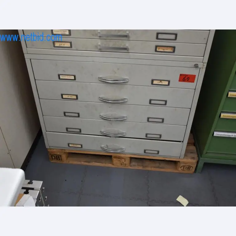 Máquinas, equipos operativos y accesorios de un líder mundial en el mercado de sistemas de tensado de cadenas.-1