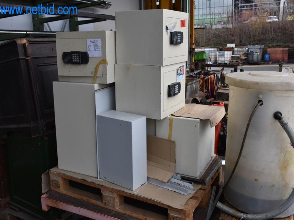 Disponibilização de máquinas, equipamento operacional e acessórios de um líder mundial de mercado para sistemas de tensionamento de correntes-1