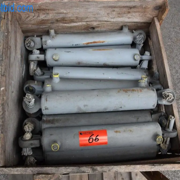 1 Posten Hydraulic cylinder