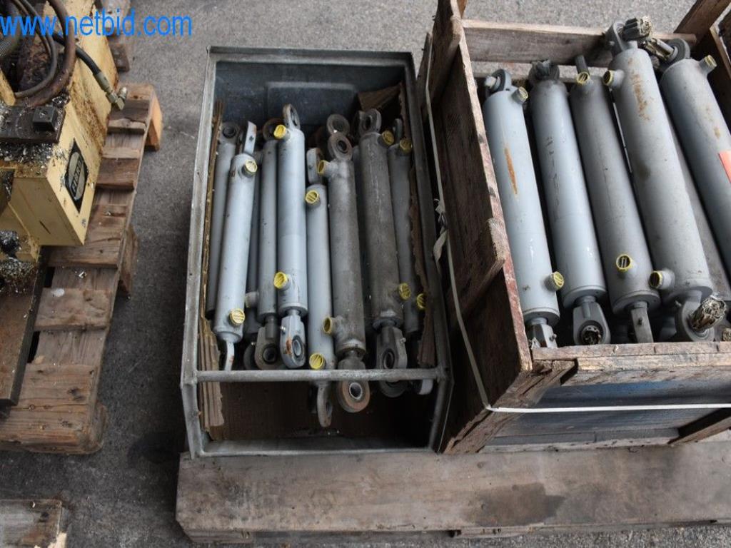 Maszyny, sprzęt operacyjny i akcesoria światowego lidera na rynku systemów napinania łańcuchów stają się dostępne.-3