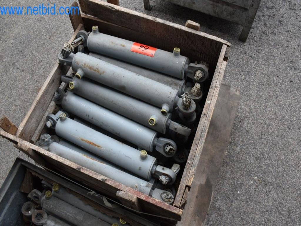 Maszyny, sprzęt operacyjny i akcesoria światowego lidera na rynku systemów napinania łańcuchów stają się dostępne.-4