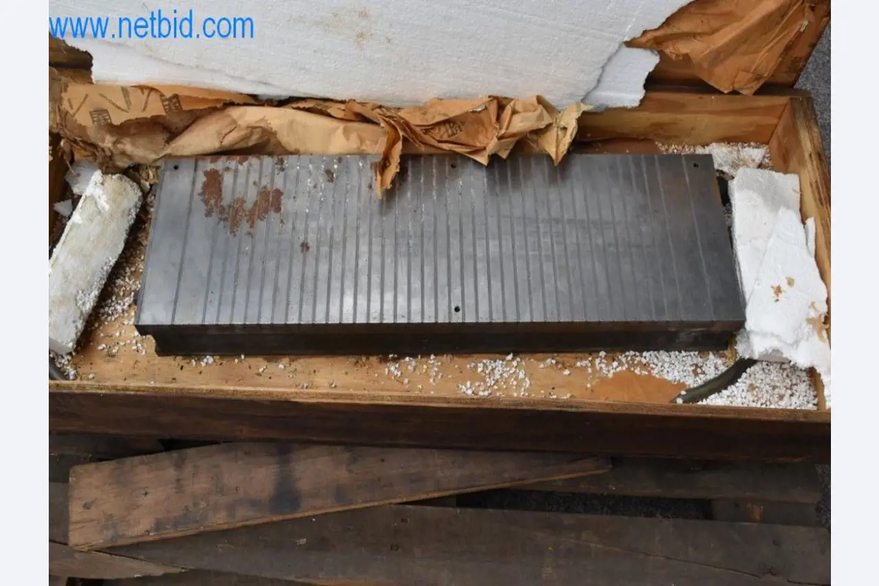 Máquinas, equipos operativos y accesorios de un líder mundial en el mercado de sistemas de tensado de cadenas.-1