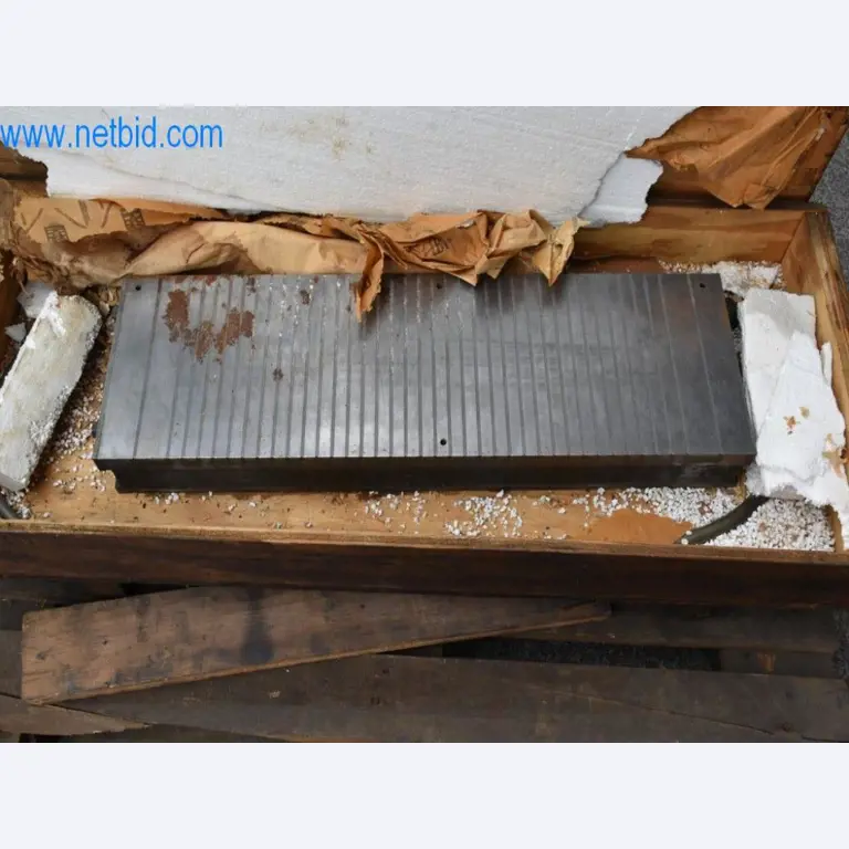 Máquinas, equipos operativos y accesorios de un líder mundial en el mercado de sistemas de tensado de cadenas.-1