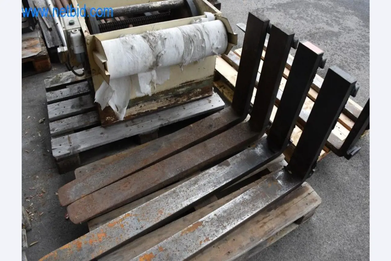 Máquinas, equipos operativos y accesorios de un líder mundial en el mercado de sistemas de tensado de cadenas.-1