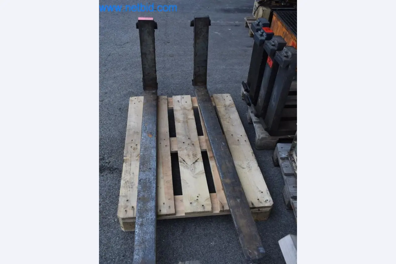 Machines, operating equipment and accessories of a world market leader for chain tensioning systems-1