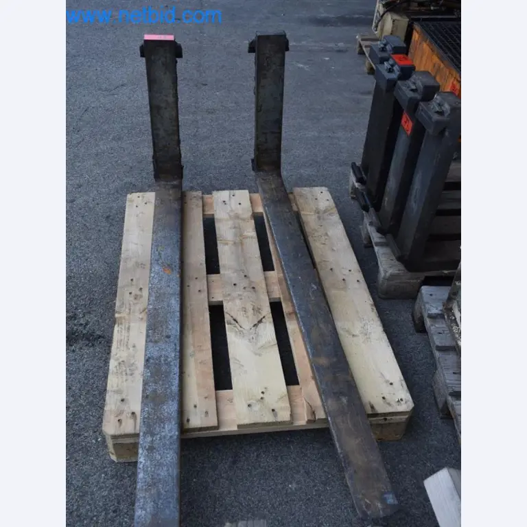 Machines, operating equipment and accessories of a world market leader for chain tensioning systems-1