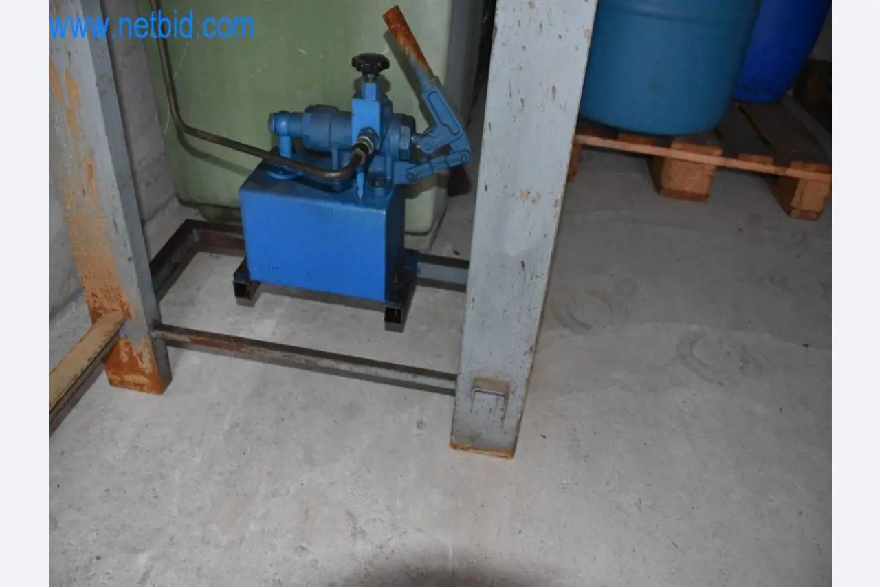 Stroje, provozní zařízení a příslušenství předního světového výrobce napínacích systémů řetězů jsou k dispozici.-4