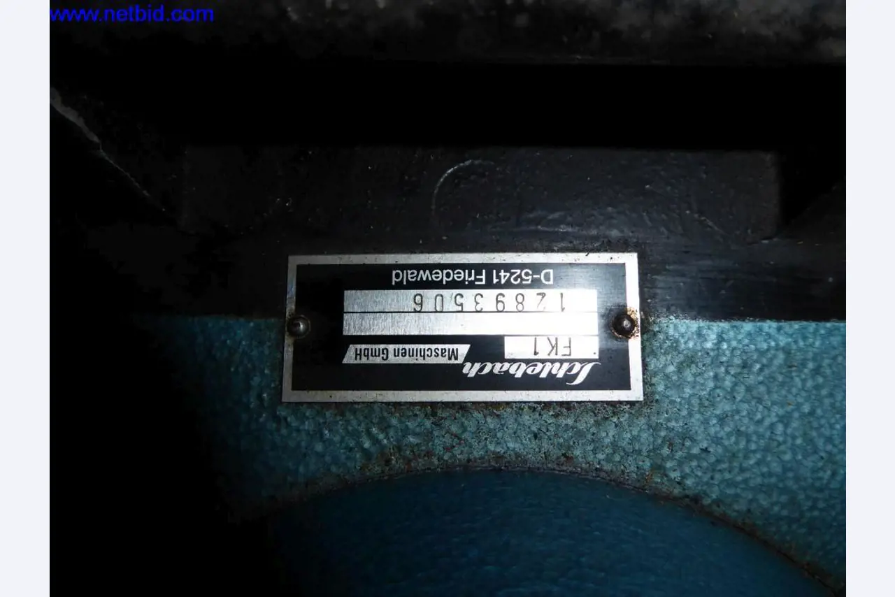 BGA, zásoby, montážní materiál a vozidla z divize střešních krytin.-1