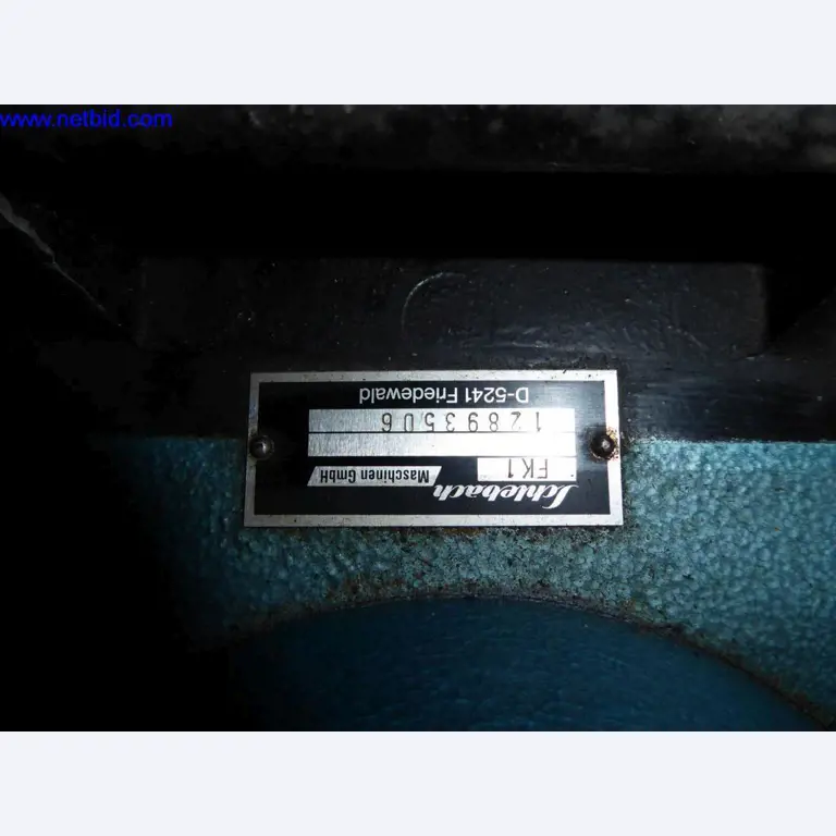 BGA, zásoby, montážní materiál a vozidla z divize střešních krytin.-1