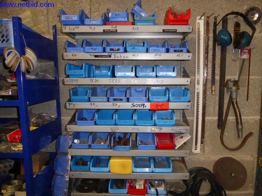 BGA, zásoby, montážní materiál a vozidla z divize střešních krytin.-1