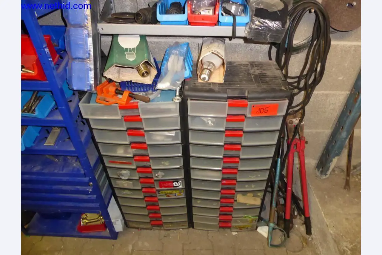 BGA, zásoby, montážní materiál a vozidla z divize střešních krytin.-2