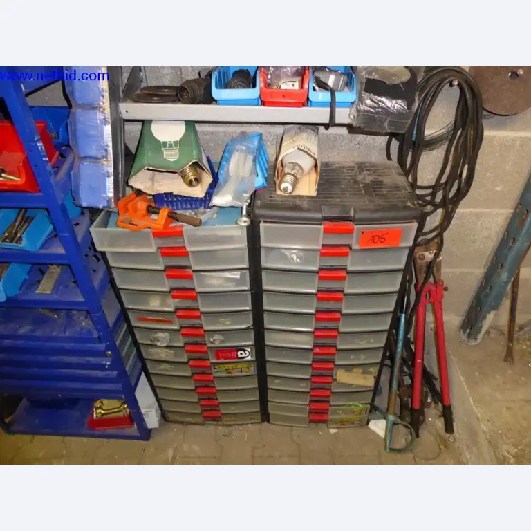 BGA, zásoby, montážní materiál a vozidla z divize střešních krytin.-2