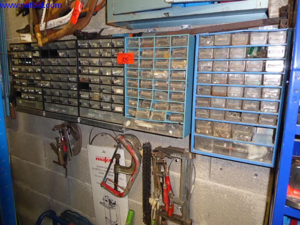 BGA, zásoby, montážní materiál a vozidla z divize střešních krytin.-3