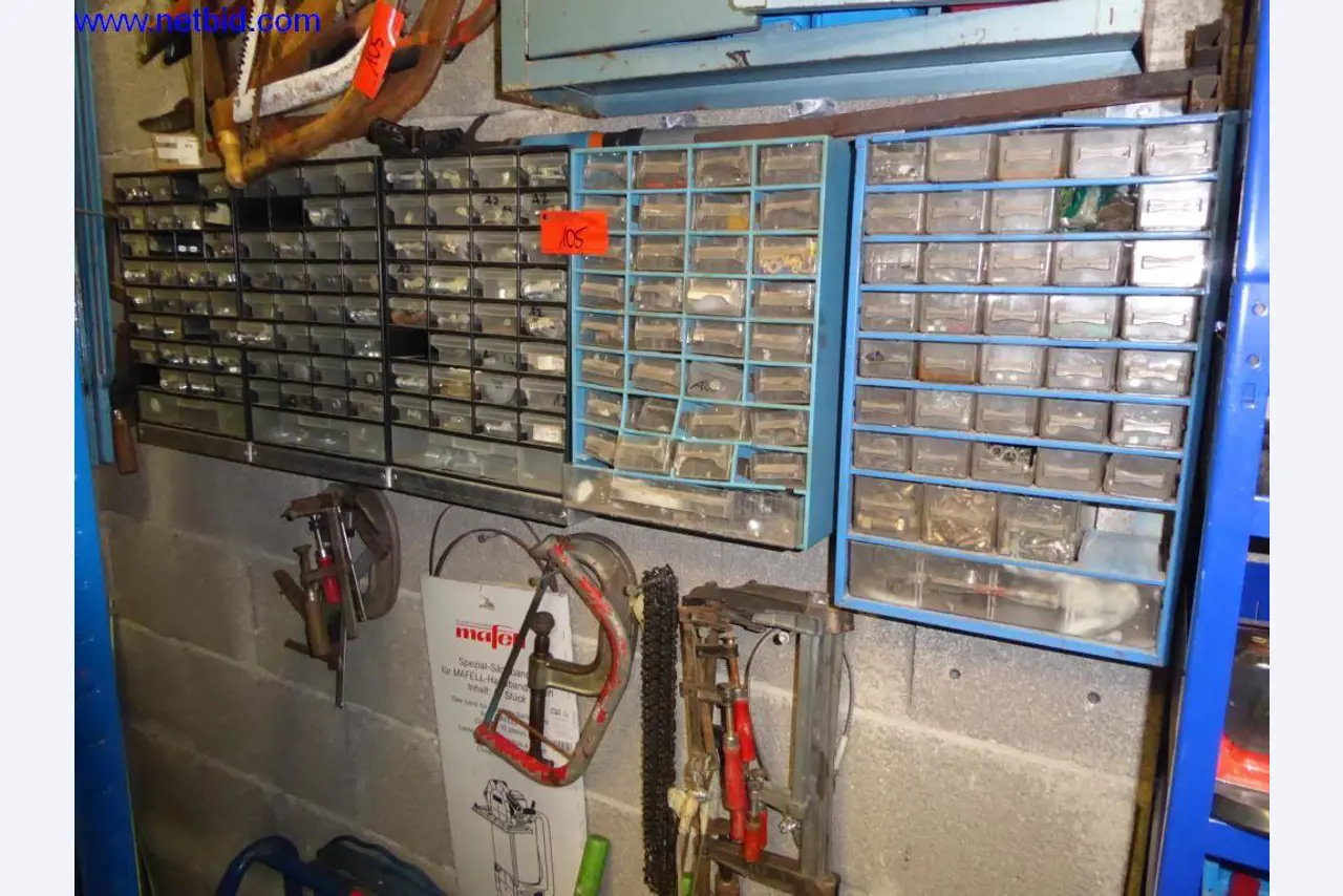 BGA, zásoby, montážní materiál a vozidla z divize střešních krytin.-3