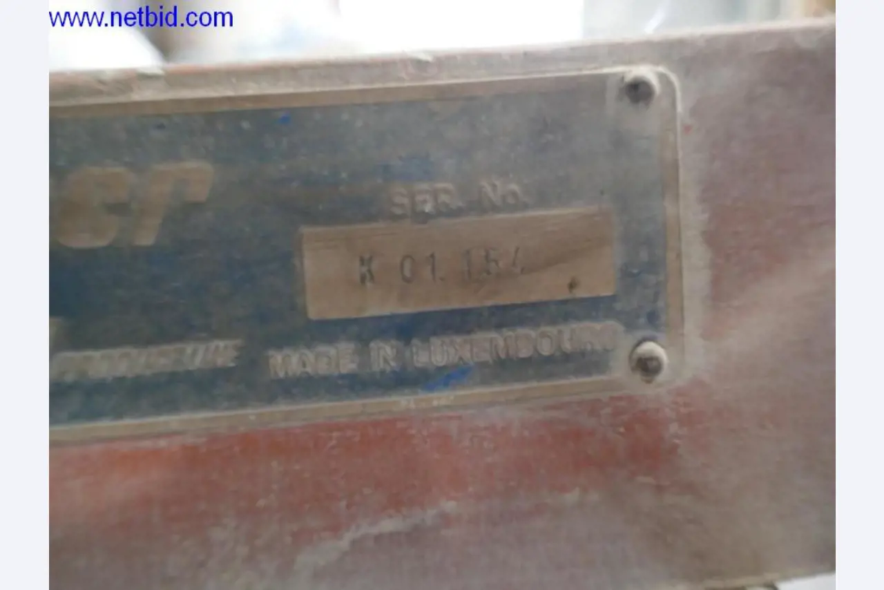 BGA, zaloge, montažni material in vozila iz oddelka za strešne kritine.-3