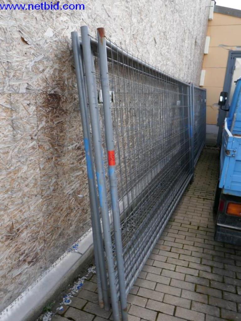 BGA, zaloge, montažni material in vozila iz oddelka za strešne kritine.-1