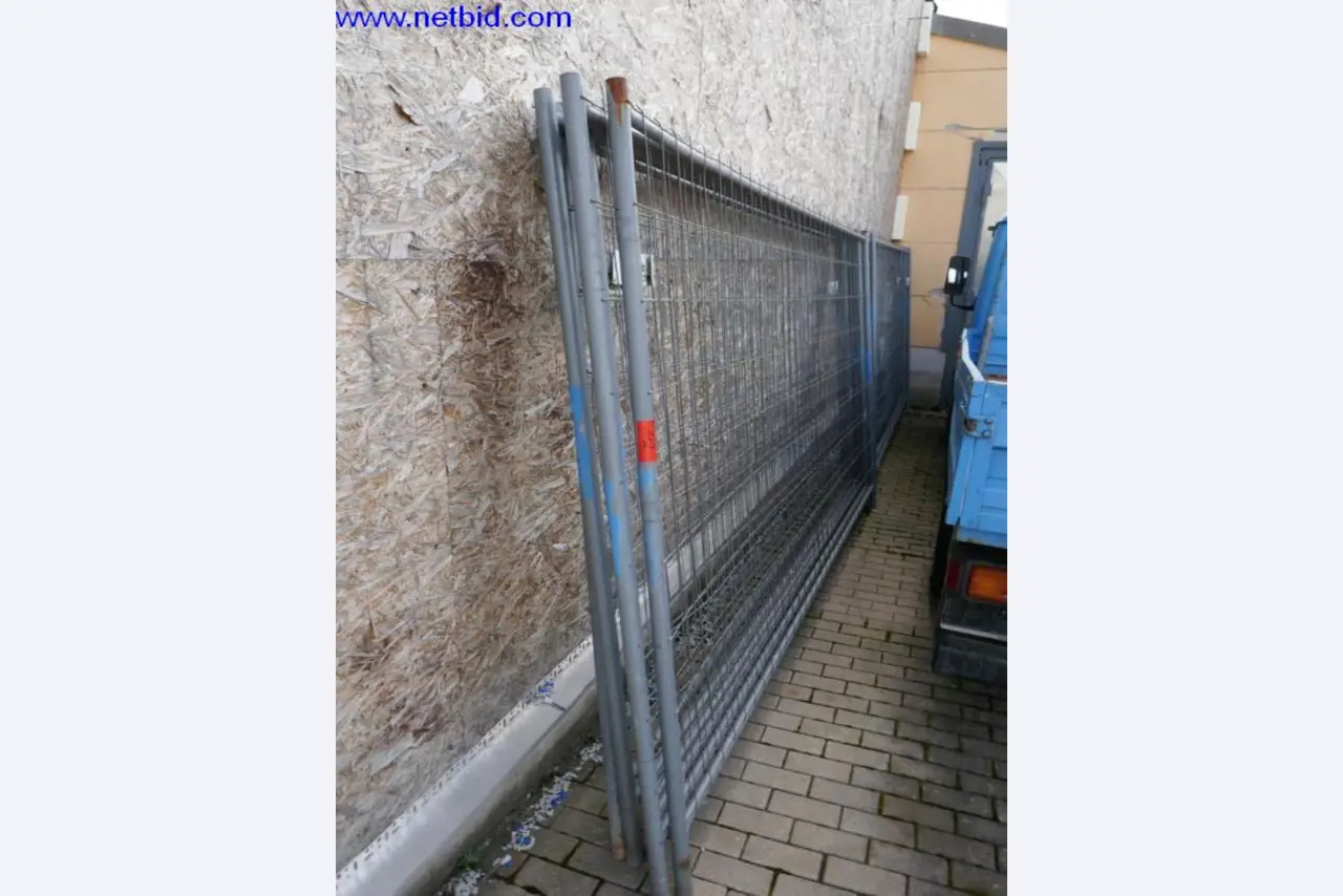 BGA, zaloge, montažni material in vozila iz oddelka za strešne kritine.-1