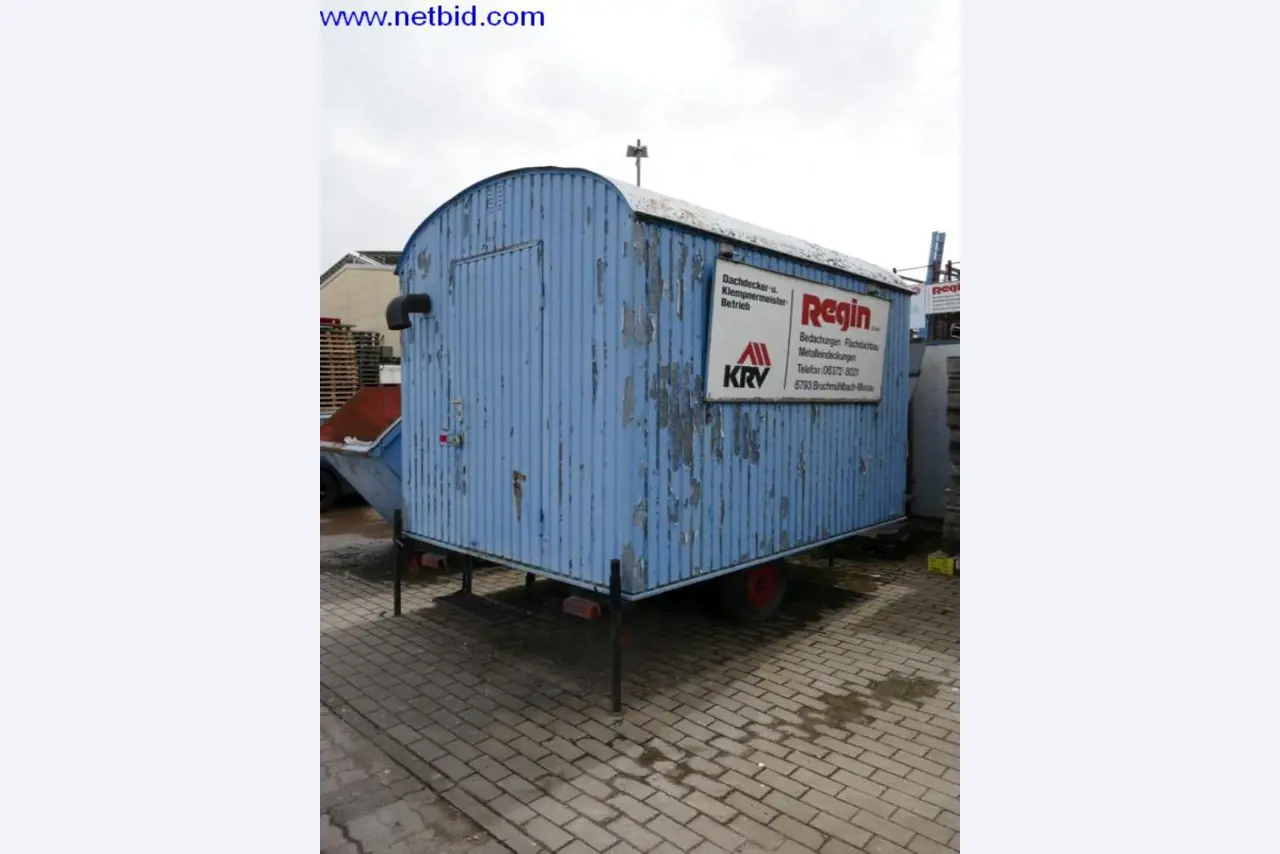 BGA, zaloge, montažni material in vozila iz oddelka za strešne kritine.-2