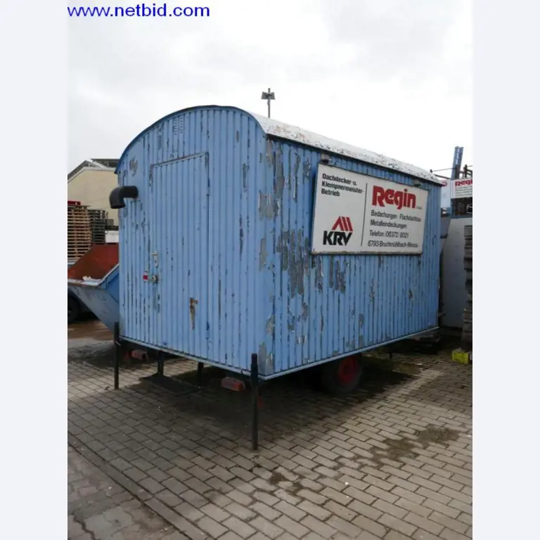 BGA, zaloge, montažni material in vozila iz oddelka za strešne kritine.-2