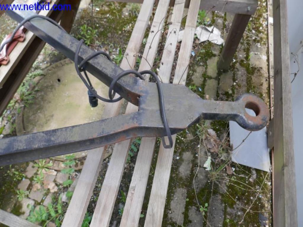 BGA, zapasy, materiały montażowe i pojazdy z działu pokryć dachowych-4