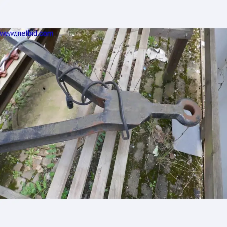 BGA, zaloge, montažni material in vozila iz oddelka za strešne kritine.-4