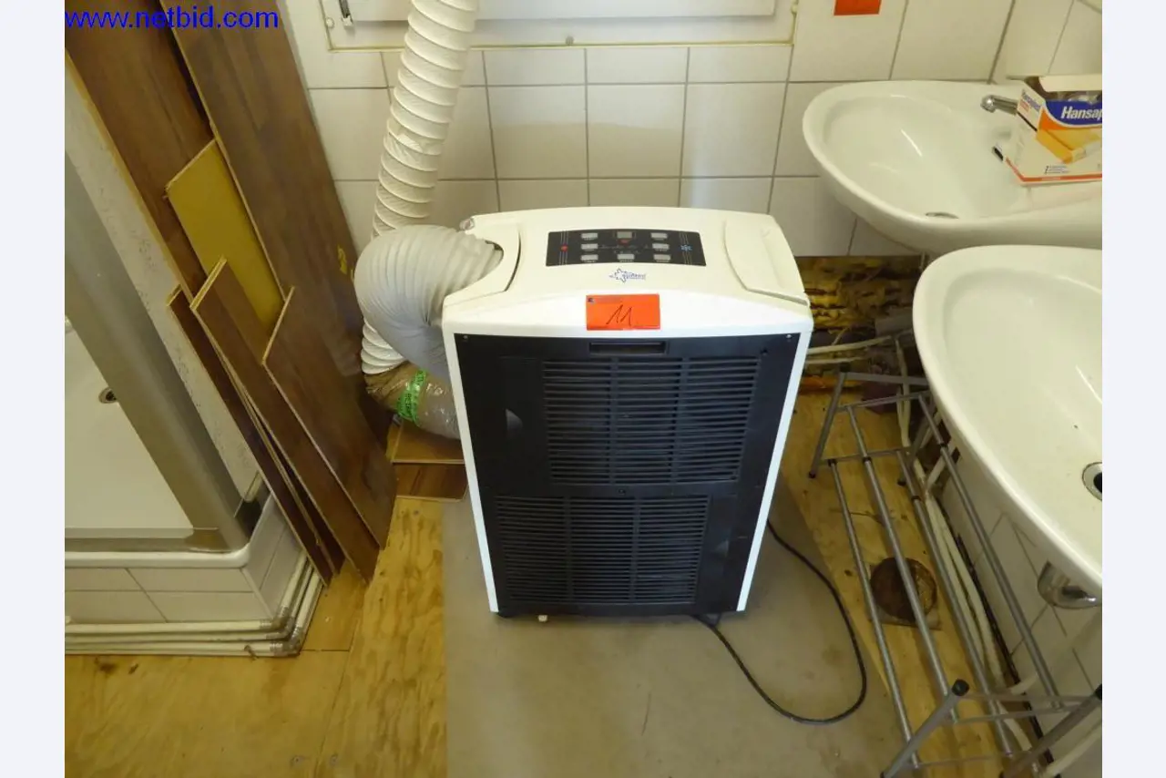 BGA, zaloge, montažni material in vozila iz oddelka za strešne kritine.-1