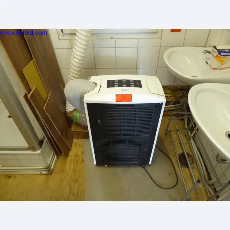 BGA, zaloge, montažni material in vozila iz oddelka za strešne kritine.-1