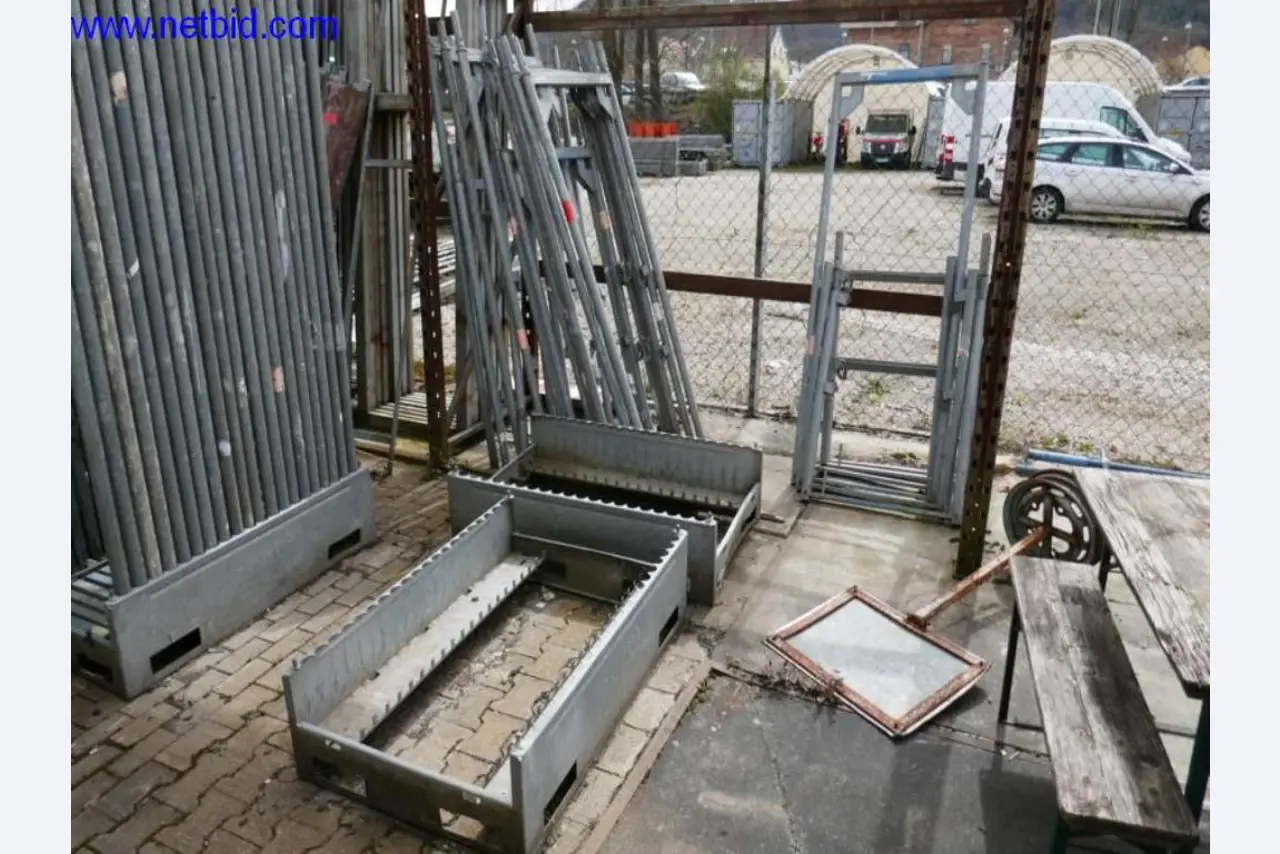 BGA, zásoby, montážní materiál a vozidla z divize střešních krytin.-3