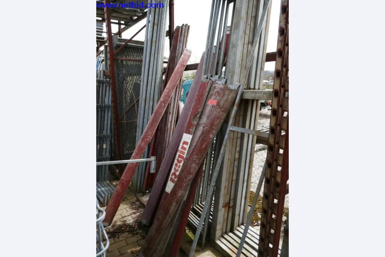 BGA, zásoby, montážní materiál a vozidla z divize střešních krytin.-4